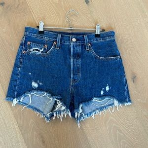 Distressed Levi 501 shorts size 28